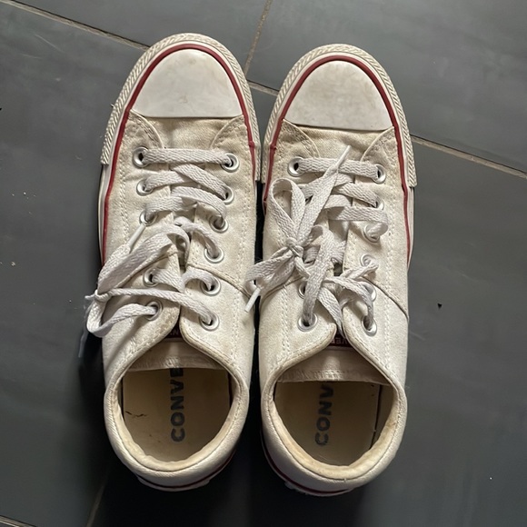 Low top white converse - Picture 5 of 5